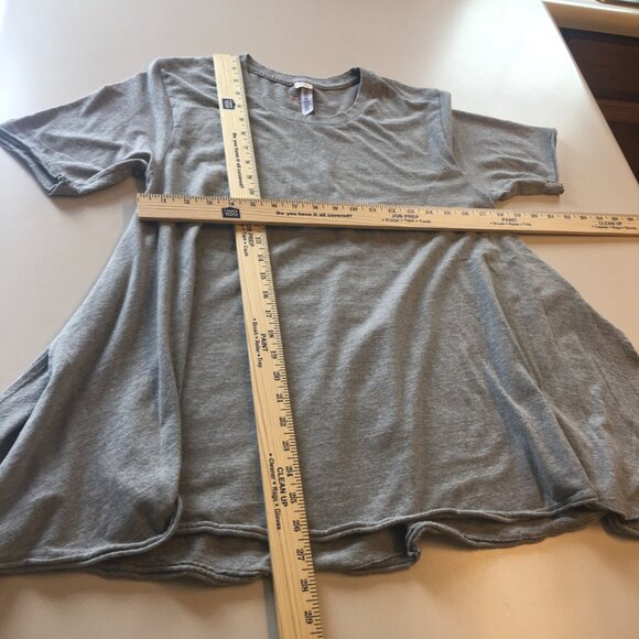 Embellish Tee Womens Medium Gray Raw Hem Flowy Athleisure - Picture 5 of 11